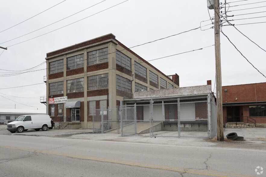 More Photos Of 1350 Woodswether Rd, Kansas City Warehouse For Lease