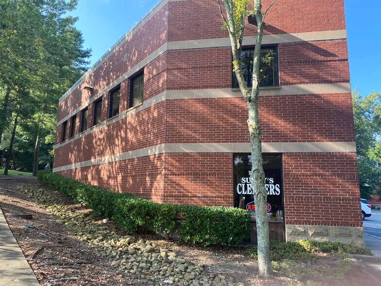 More Photos Of 5430 New Northside Dr, Atlanta Storefront Retail Office For Lease