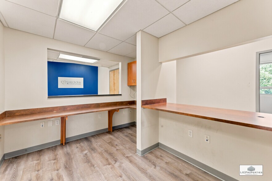 More Photos Of 456 Chestnut St, Lakewood Office For Lease