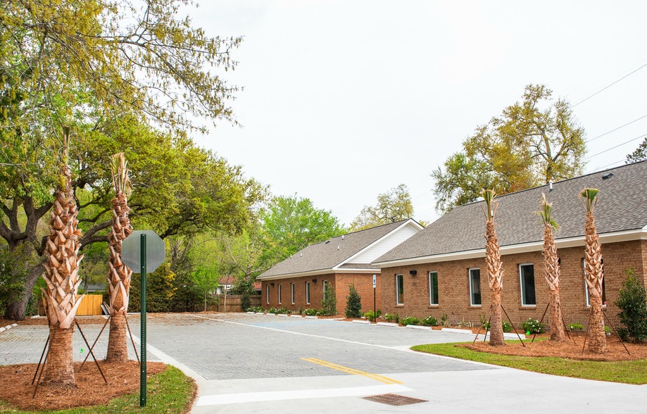 More Photos Of 525 Folly Rd, Charleston Office For Lease