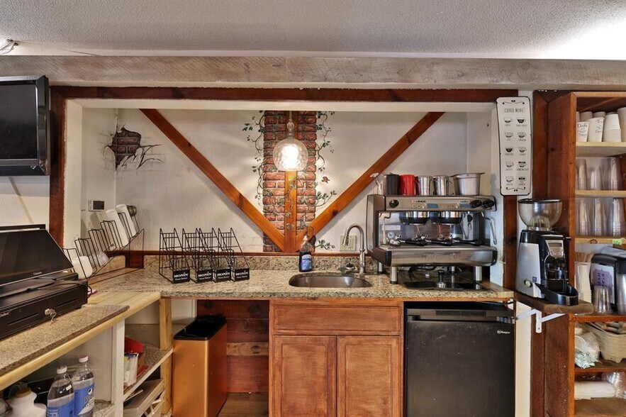 More Photos Of 5501 Route 4, Killington Restaurant For Sale