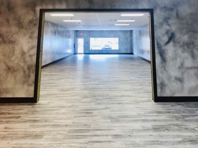 More Photos Of 14301 S Dixie Hwy, Miami Storefront For Lease