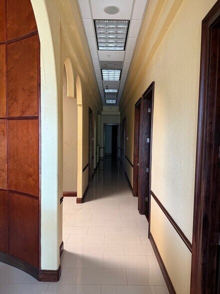 More Photos Of 2080-2094 Gulf To Bay Blvd, Clearwater General Retail For Lease