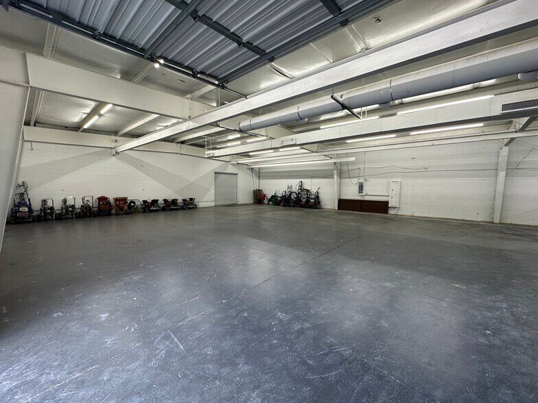 More Photos Of 100 Dixie Cir, Greenville Warehouse For Lease