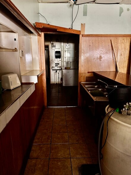 More Photos Of 2321 N Michigan Ave, Saginaw Flex For Sale