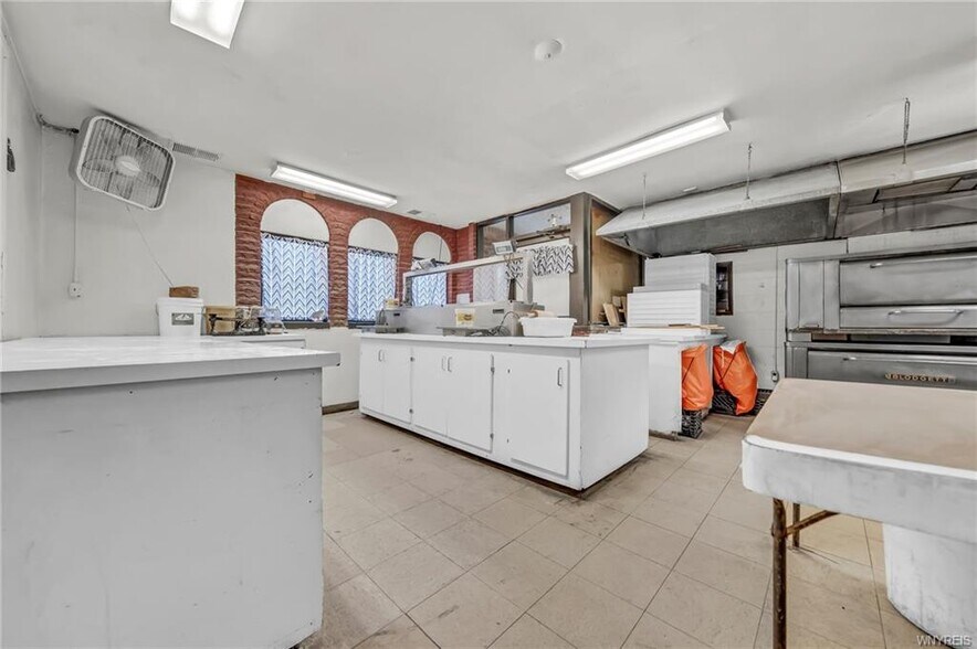 More Photos Of 3019 Pine Ave, Niagara Falls Restaurant For Sale