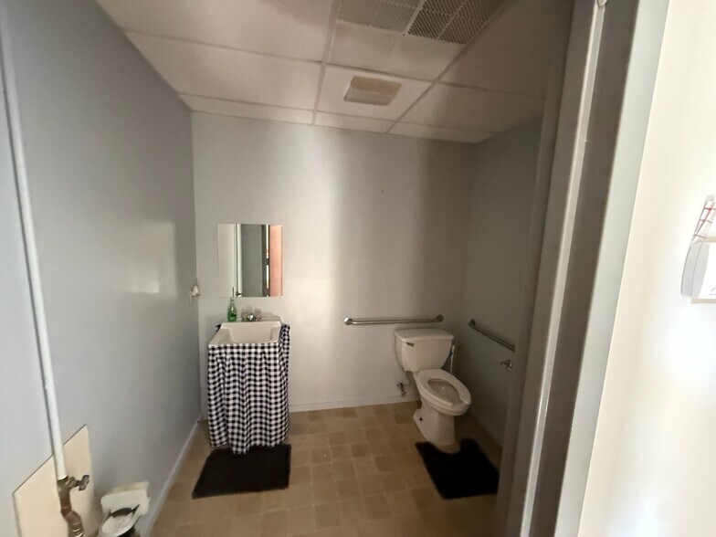 More Photos Of 120A S White Horse Pike, Hammonton Unknown For Lease