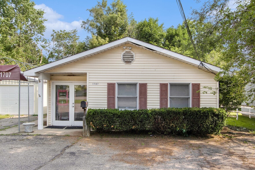 More Photos Of 1707 Miller Rd, Kalamazoo Office Residential For Sale