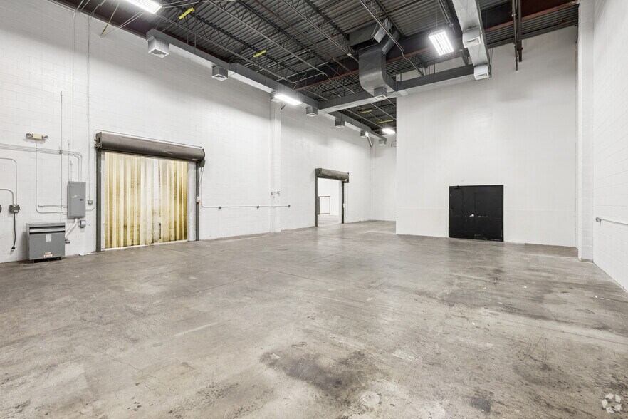 More Photos Of 600 Ryerson Rd, Lincoln Park Warehouse For Lease