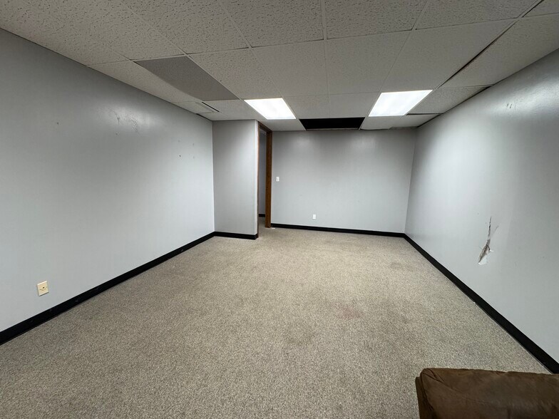 More Photos Of 530 E Harry St, Wichita Office For Sale