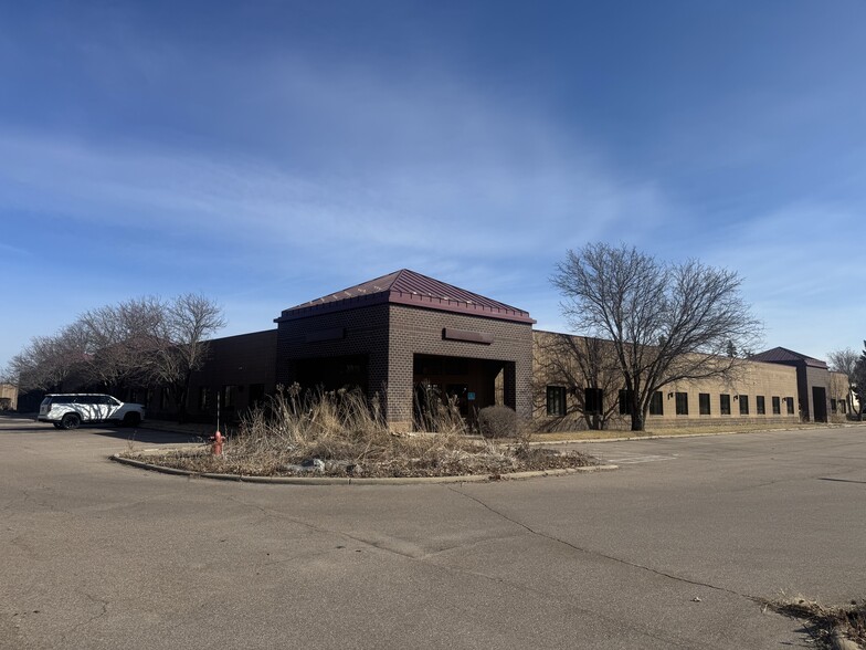 More Photos Of 343 E 82nd St, Chaska Warehouse For Sale