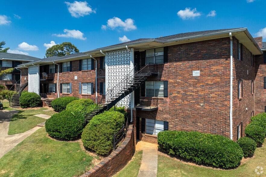 Primary Photo Of 1988 Plaza Ln SW, Atlanta Apartments For Sale