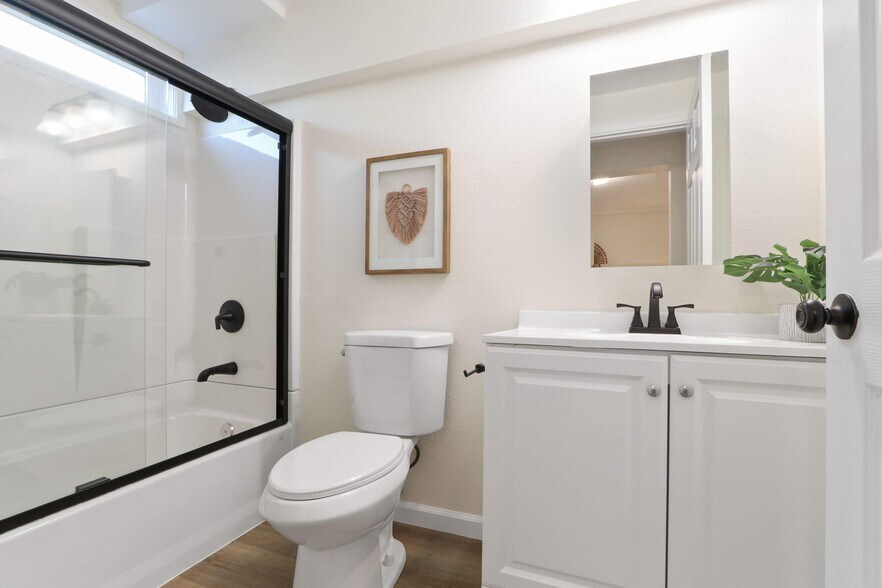 More Photos Of 528 Daisy Ave, Long Beach Apartments For Sale