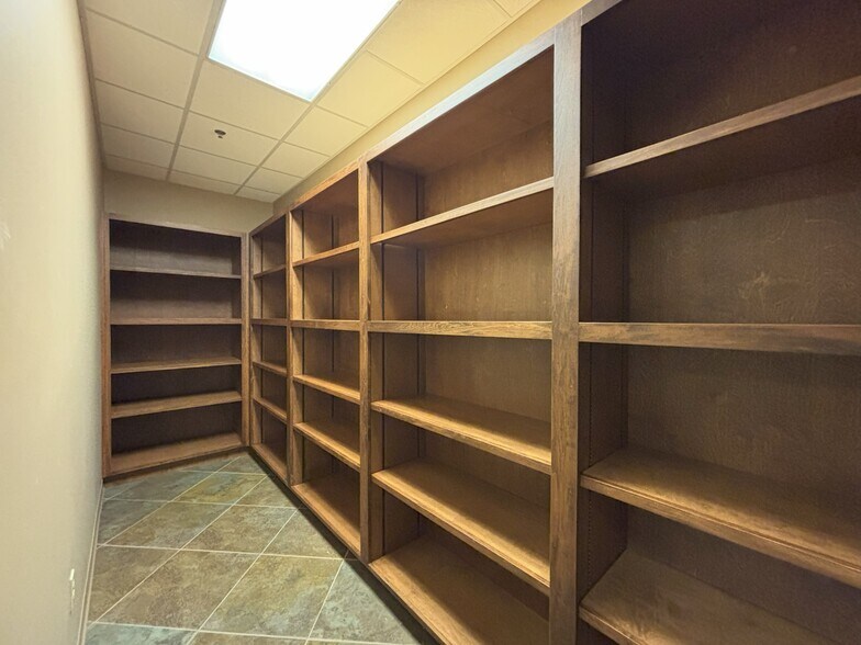 More Photos Of 25 E Nine One Half Mile Rd, Pensacola Office For Lease