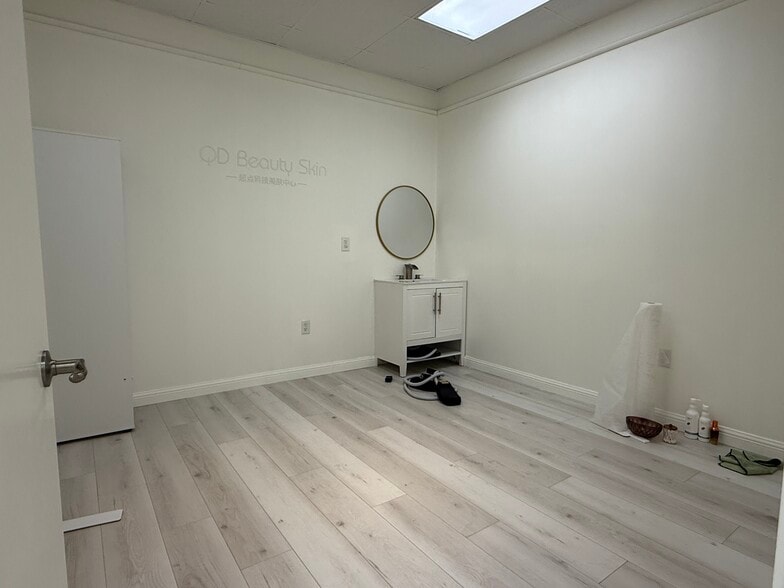 More Photos Of 9889 Bellaire Blvd, Houston General Retail For Sale