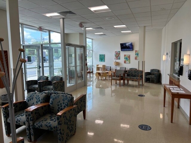 More Photos Of 818 Macdade Blvd, Folsom Freestanding For Lease