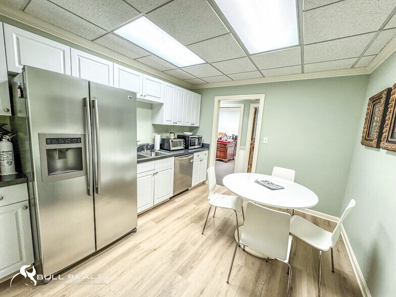 More Photos Of 3007 Piedmont Rd NE, Atlanta Office For Sale