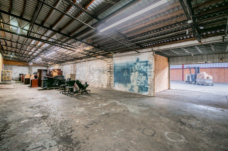 More Photos Of 4214 W Virginia Ave, Tampa Warehouse For Lease