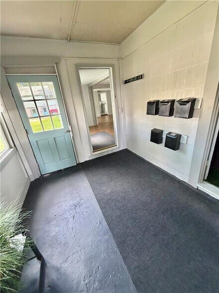 More Photos Of 35 Eaton Ave, Norwich Apartments For Sale