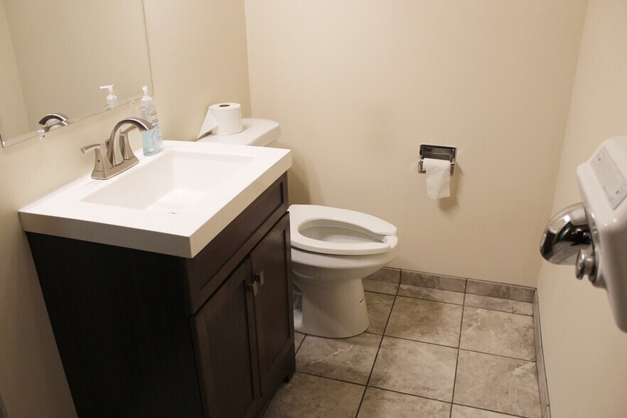 More Photos Of 6252 N Lincoln Ave, Chicago Office For Lease