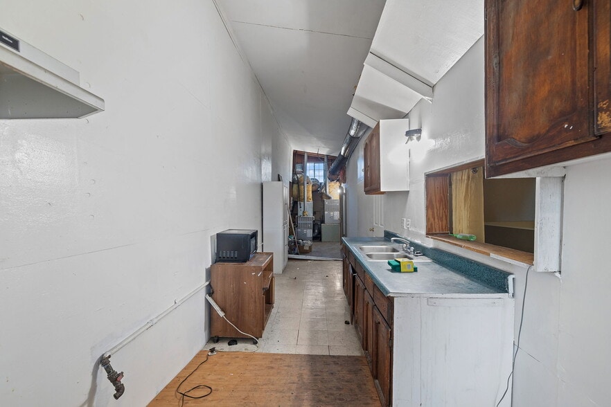 More Photos Of 10527 Compton Ave, Los Angeles Religious Facility For Sale