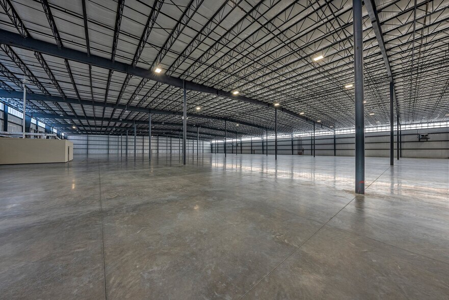 More Photos Of 55 Bagwell Blvd, Scottsville Warehouse For Lease