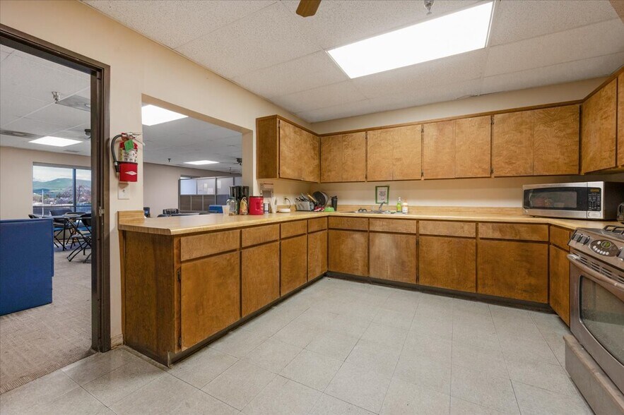 More Photos Of 1343 S Main St, Porterville Warehouse For Sale