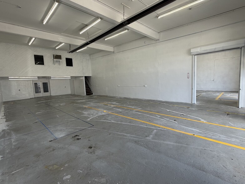 More Photos Of 202-220 Vanderpool St, Newark Warehouse For Lease
