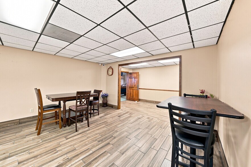 More Photos Of 951 S Kingshighway St, Sikeston Office For Sale