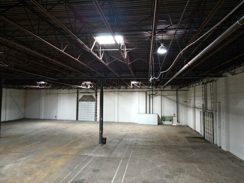 More Photos Of 1450 E Walnut St, Lancaster Warehouse For Sale