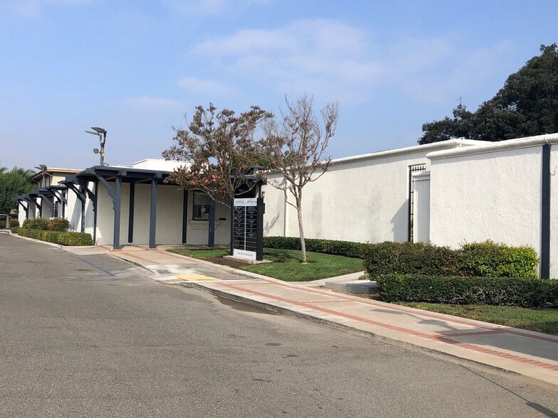 More Photos Of 17400 Irvine Blvd, Tustin Medical For Lease