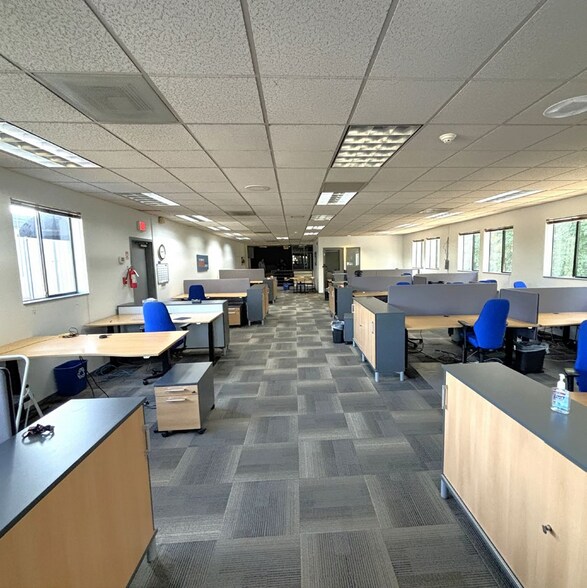 More Photos Of 110 N Marine Dr, Portland Truck Terminal For Lease