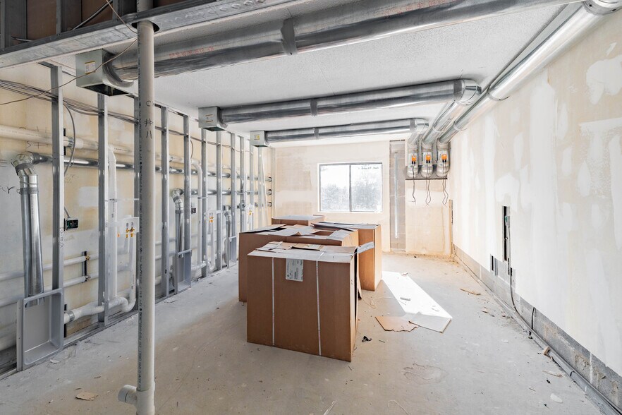 More Photos Of 31525 W 12 Mile Rd, Farmington Hills Hospital For Sale