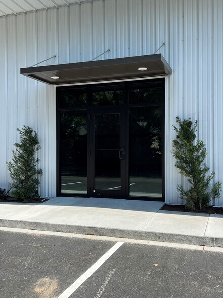 More Photos Of 1217 Remount Rd, North Charleston Warehouse For Lease