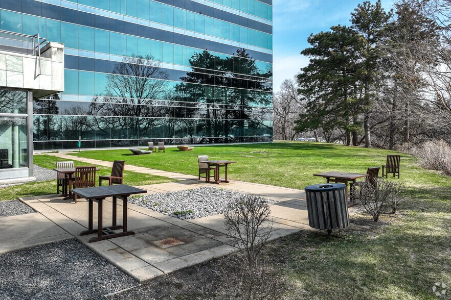 More Photos Of 3033 Excelsior Blvd, Minneapolis Medical For Lease