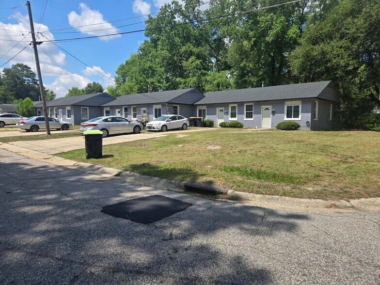 Primary Photo Of 1001 W Orange s 1001-1003-1005 W Orange st, Fayetteville Apartments For Sale