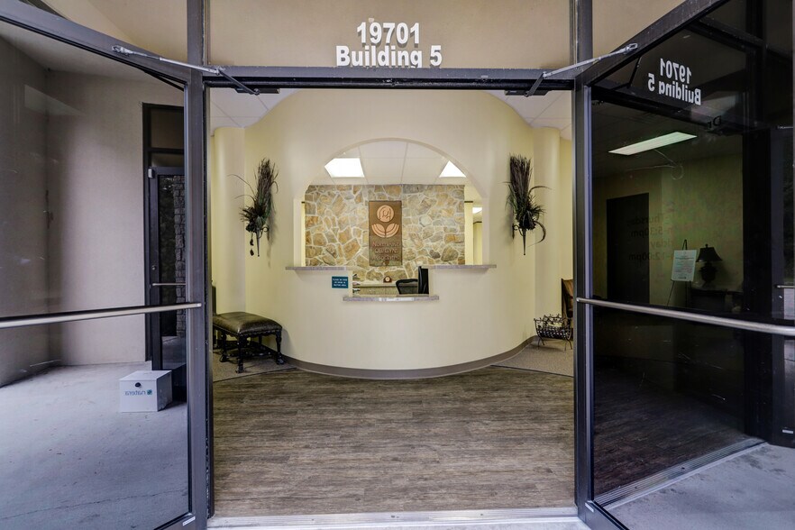 More Photos Of 19701 Kingwood Dr, Kingwood Medical For Sale