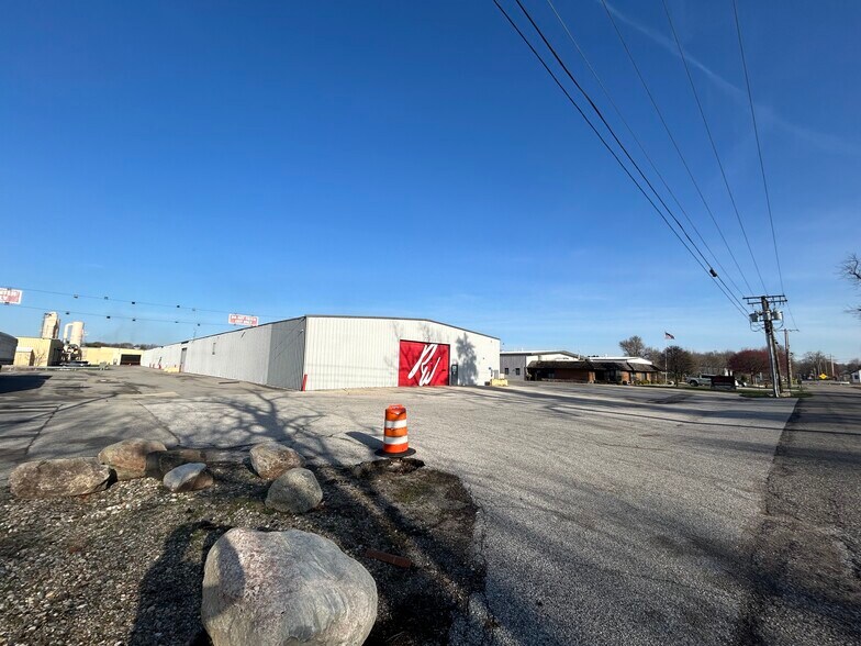 More Photos Of 705 Maple St, Bristol Manufacturing For Sale