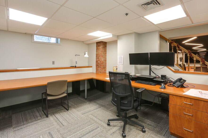 More Photos Of 4588 S Park Ave, Hamburg Office Residential For Sale
