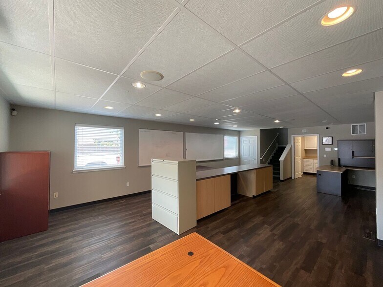 More Photos Of 152 Stage St N, Tenino Warehouse For Lease