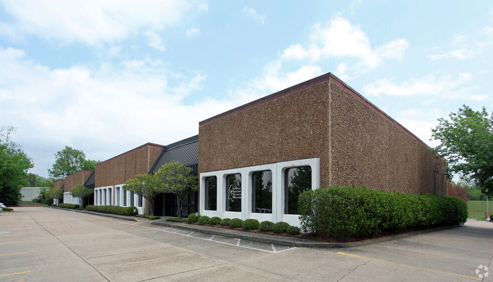 More Photos Of 3 Old River Pl, Jackson Flex For Lease