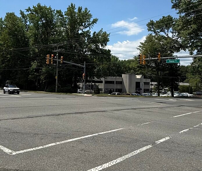 More Photos Of 225 Gordons Corner Rd, Manalapan Township Medical For Lease