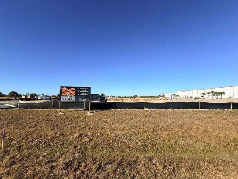 More Photos Of 8411-8419 Duffie Dr, Punta Gorda Industrial For Sale