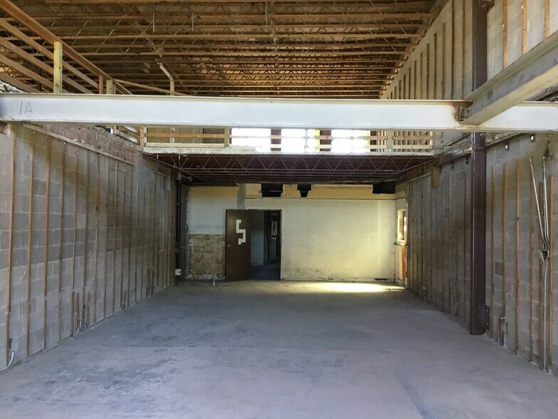 More Photos Of 209 N Hale St, Wheaton Loft Creative Space For Sale
