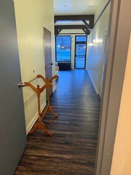 More Photos Of 990-992 Greentree Rd, Pittsburgh Storefront Retail Office For Lease