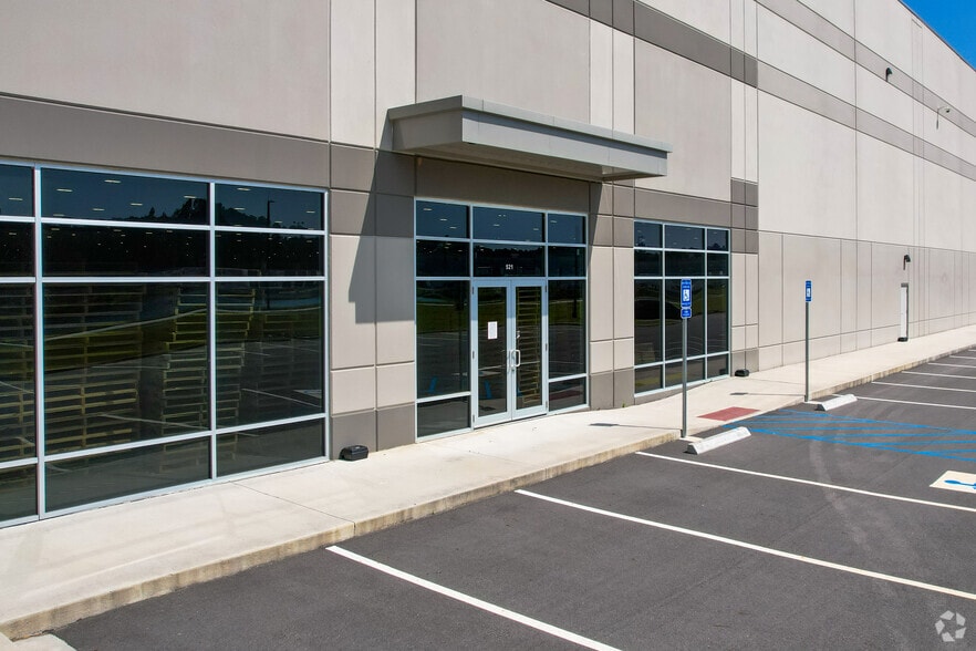 More Photos Of 521 Morgan Lakes Industrial Blvd, Pooler Warehouse For Lease