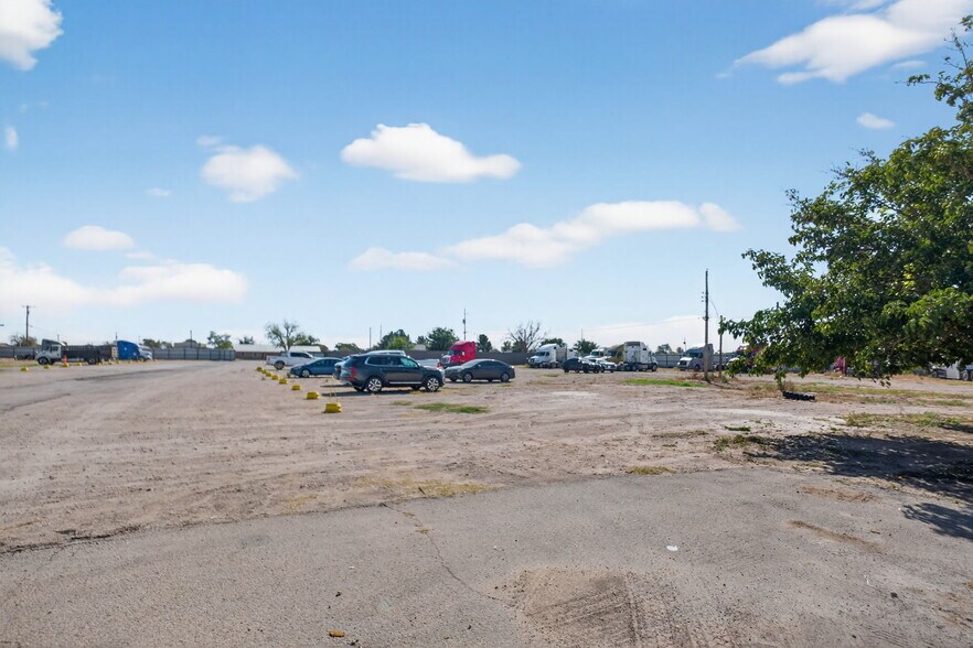 More Photos Of 11010 W Joan Dr, Odessa Warehouse For Sale