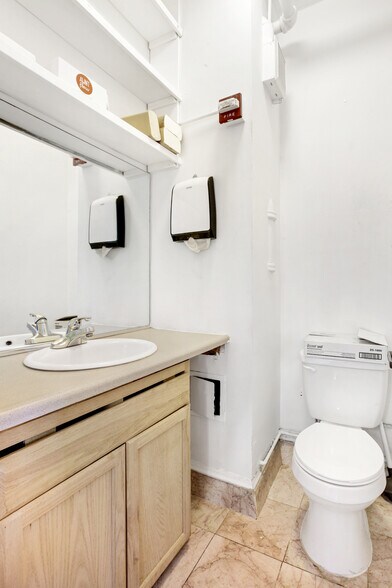 More Photos Of 576 Sacramento St, San Francisco Office For Lease