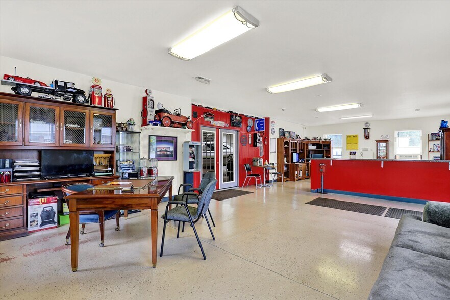 More Photos Of 308 N Morrison St, Morristown Industrial For Sale