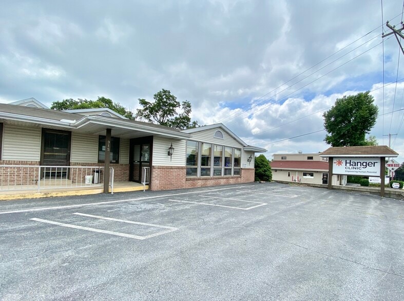 More Photos Of 915 N Hanover St, Elizabethtown Medical For Sale